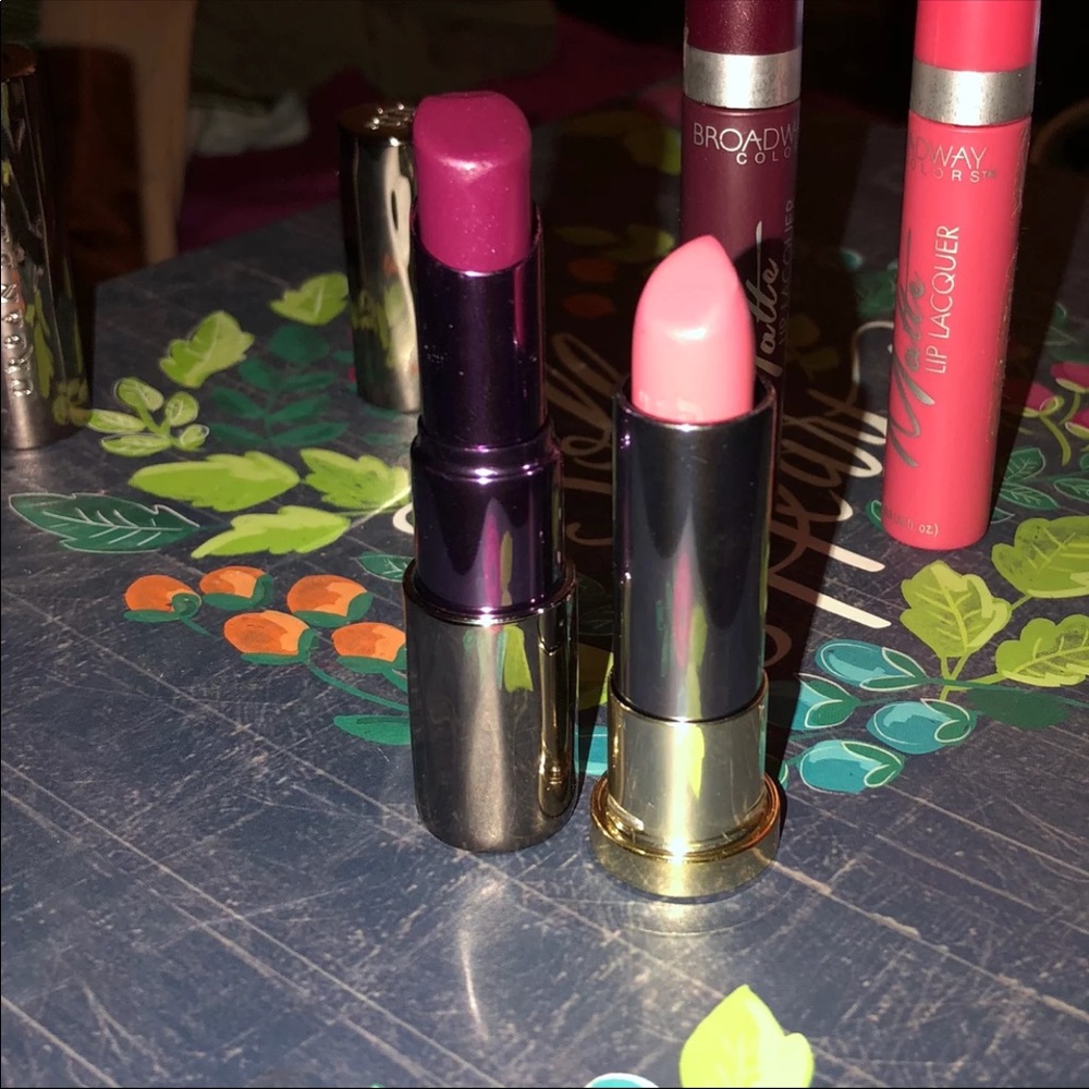 LIPSTICK BUNDLE !! - Picture 2 of 3